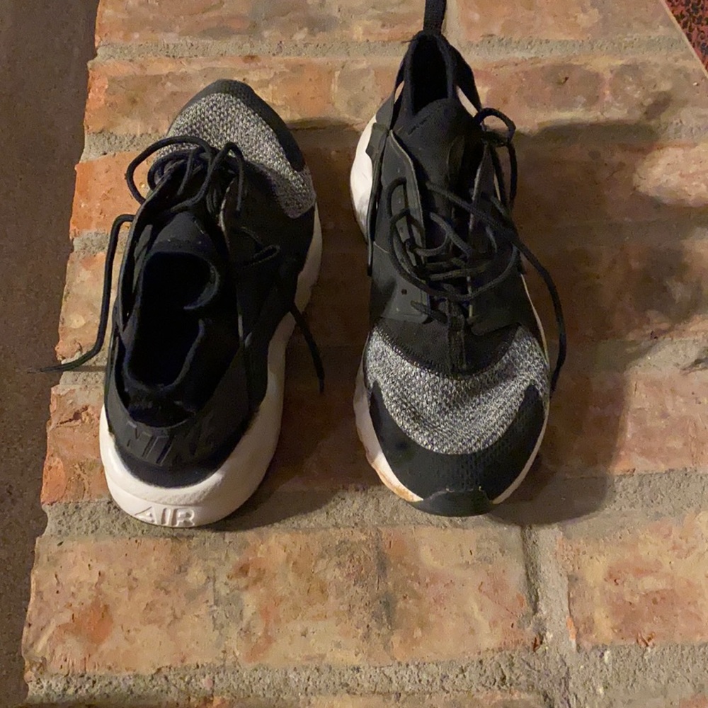 Size 7 women’s Nike Air Huarache.
